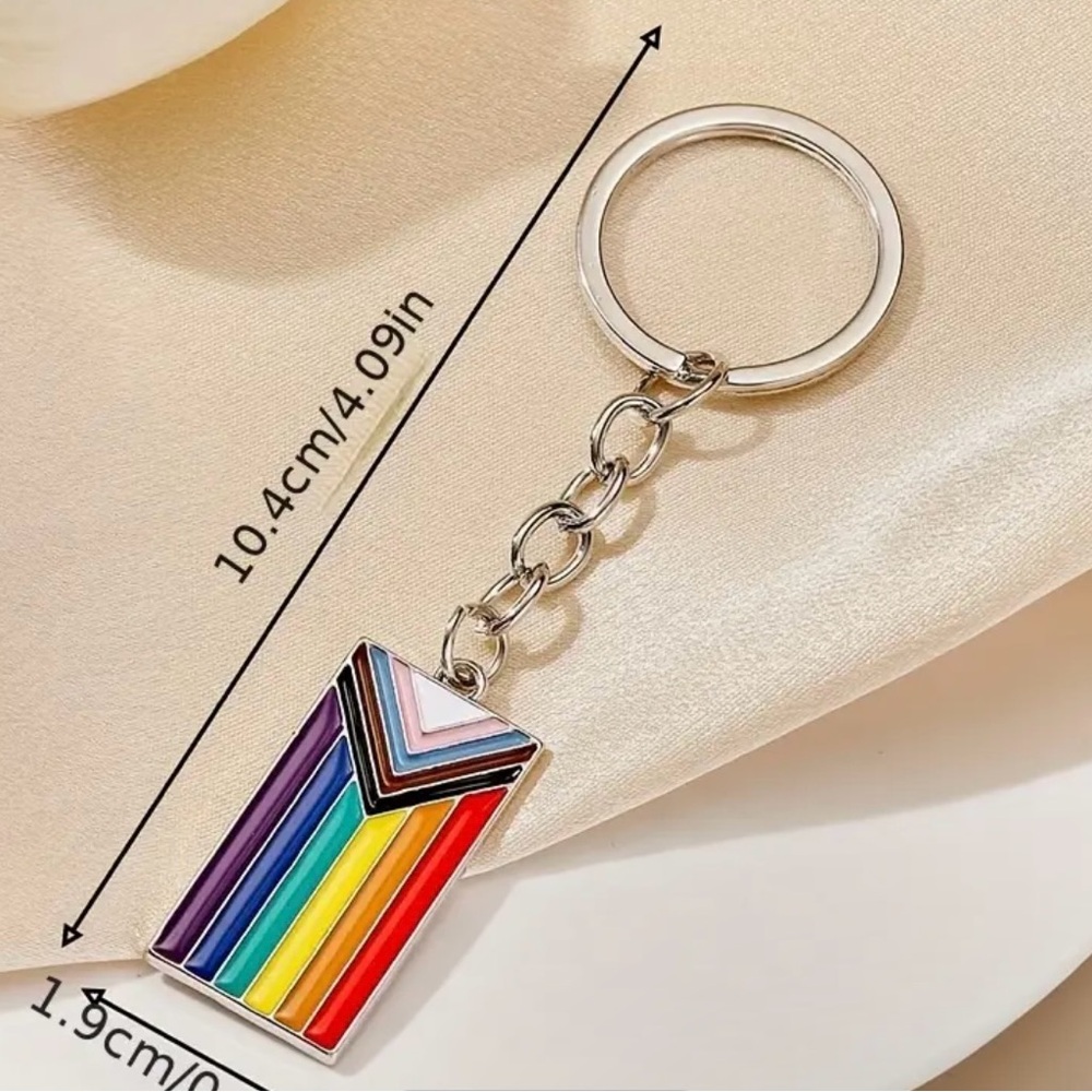 Multicolor Geometric Keychain - Picture 3 of 4